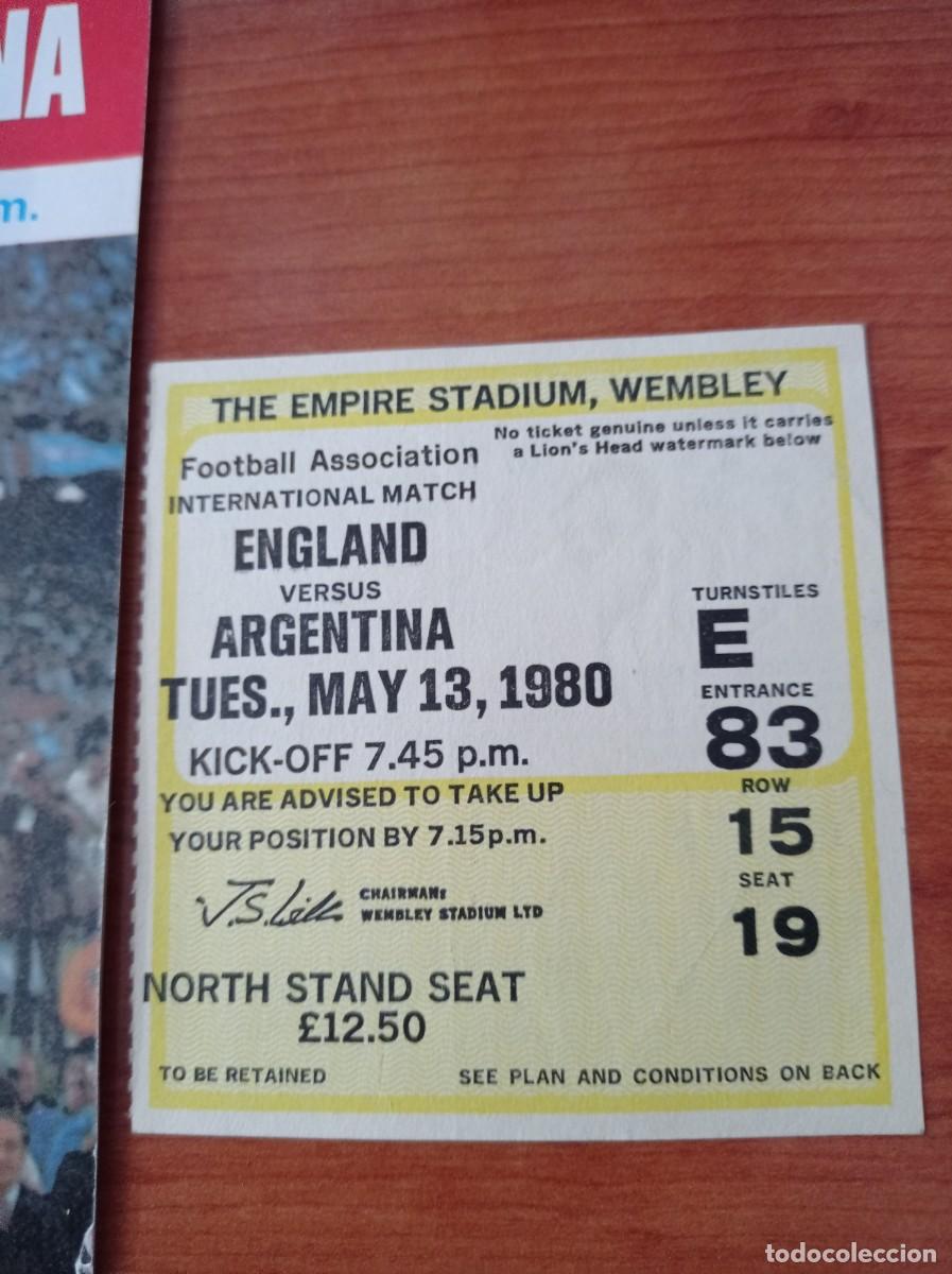 Coleccionismo deportivo: Programa y entrada Inglaterra/ Argentina 1980/ 13 Mayo Diego Maradona - Foto 2