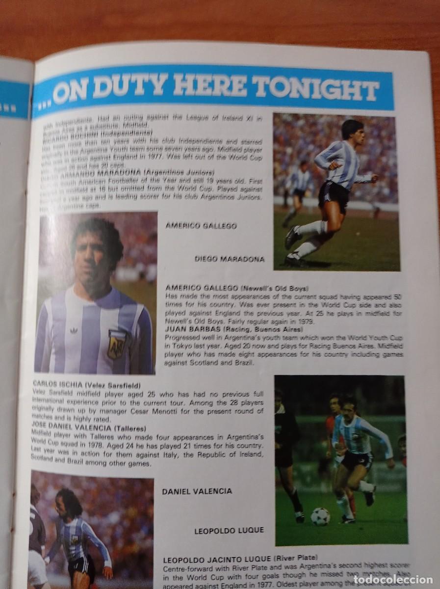 Coleccionismo deportivo: Programa y entrada Inglaterra/ Argentina 1980/ 13 Mayo Diego Maradona - Foto 10