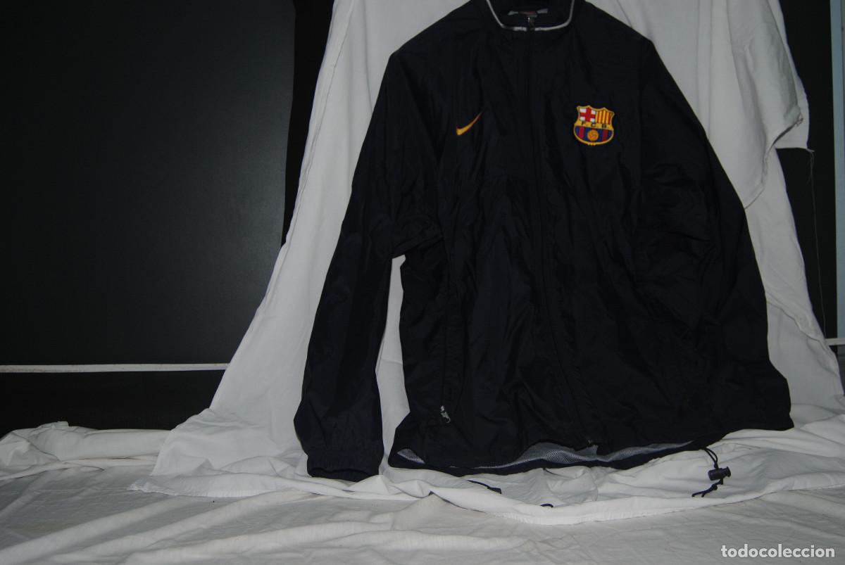 Coleccionismo deportivo: 391 CHAQUETA IMPERMEABLE BAR&Ccedil;A - Foto 2