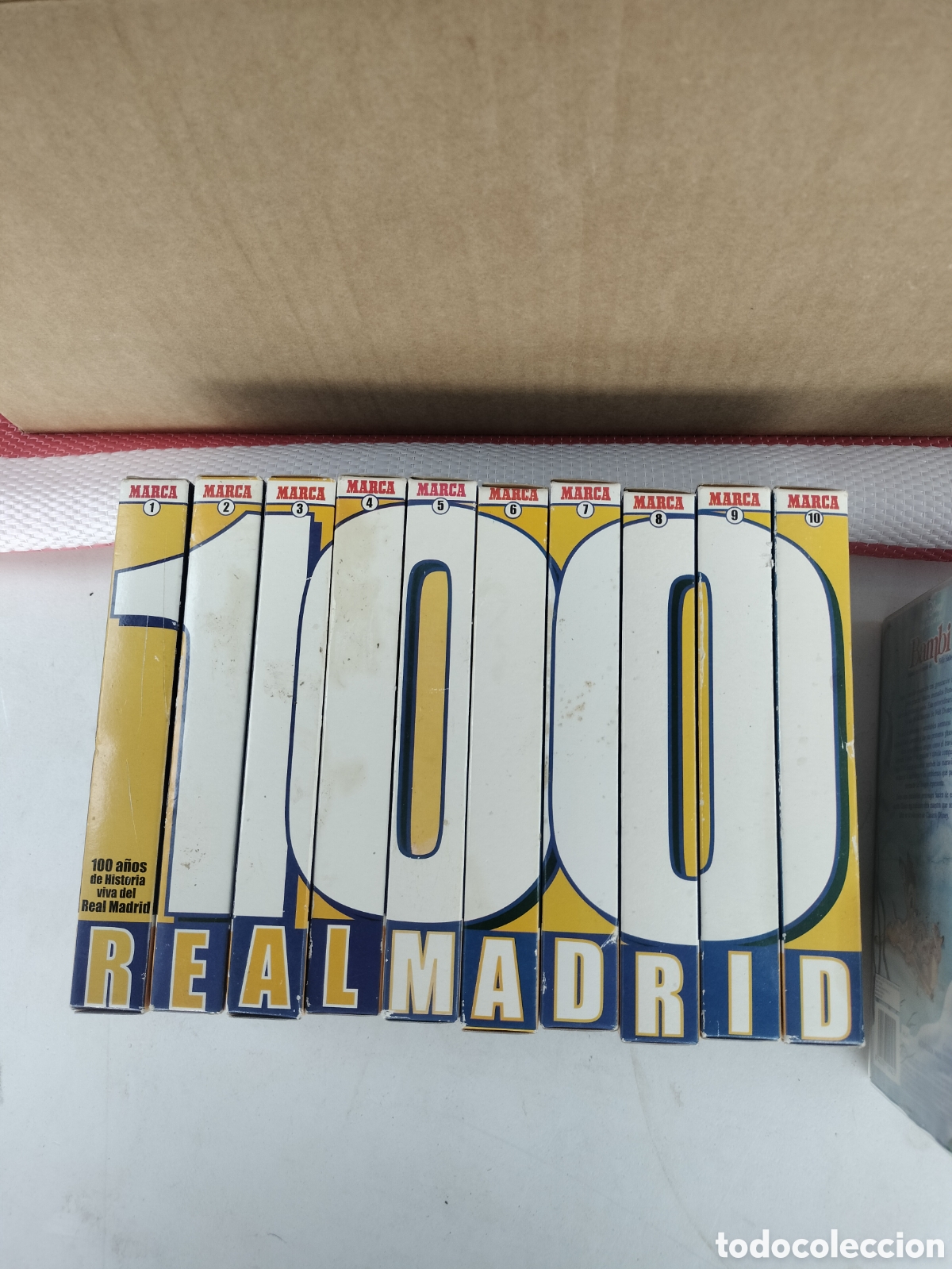 Coleccionismo deportivo: Cintas VHS 100 a&ntilde;os de historia real Madrid - Foto 1