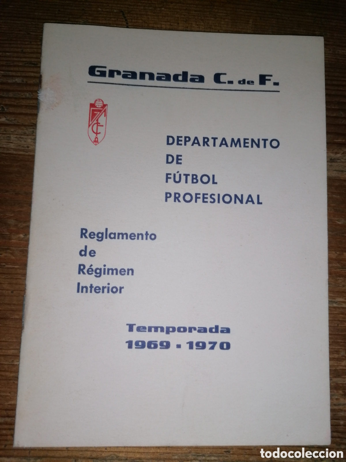 Coleccionismo deportivo: Reglamento del regimen interior del GRANADA CF temporada 69-70. Firmas del presidente y entrenador.