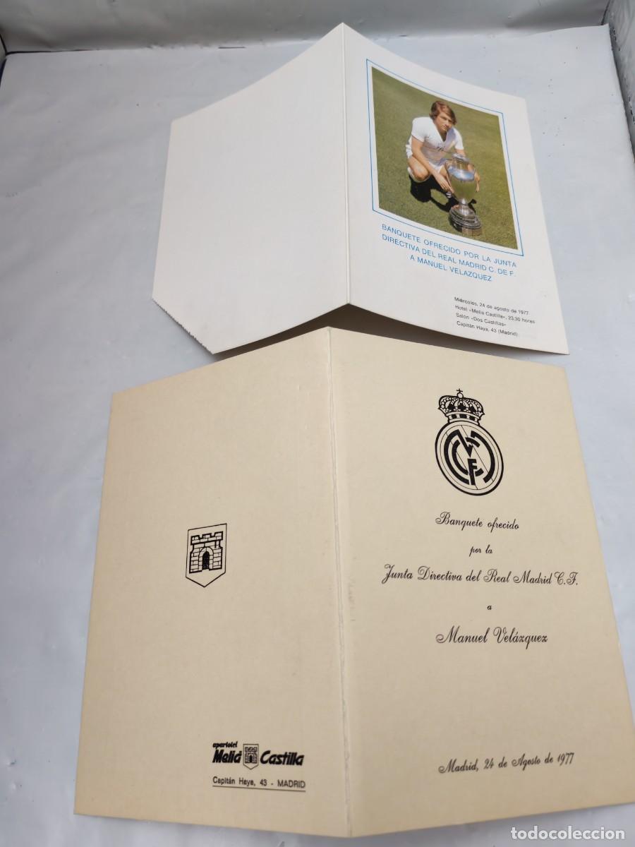 Colecionismo desportivo: DOS d&iacute;pticos Banquete ofrecido en Hotel Meli&aacute; Castilla por el Real Madrid a Manuel Vel&aacute;zquez, 1977