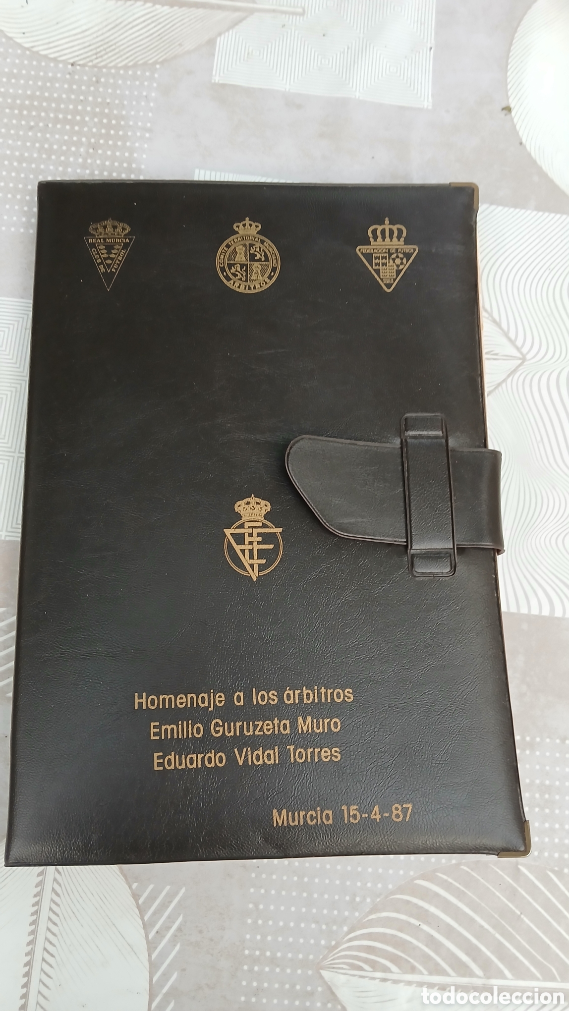 Coleccionismo deportivo: Carpta homenaje a los &aacute;rbitros Emilio guruzeta muro y Eduardo Vidal torres. Murcia 15.4.87