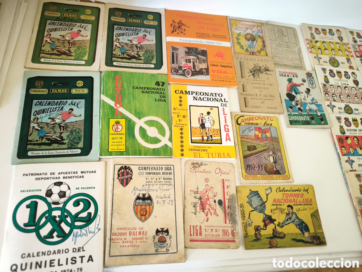 Coleccionismo deportivo: 38 Carnets antiguos ligas futbol.Din&aacute;mico,el quinielista, liga etc desde 1946.