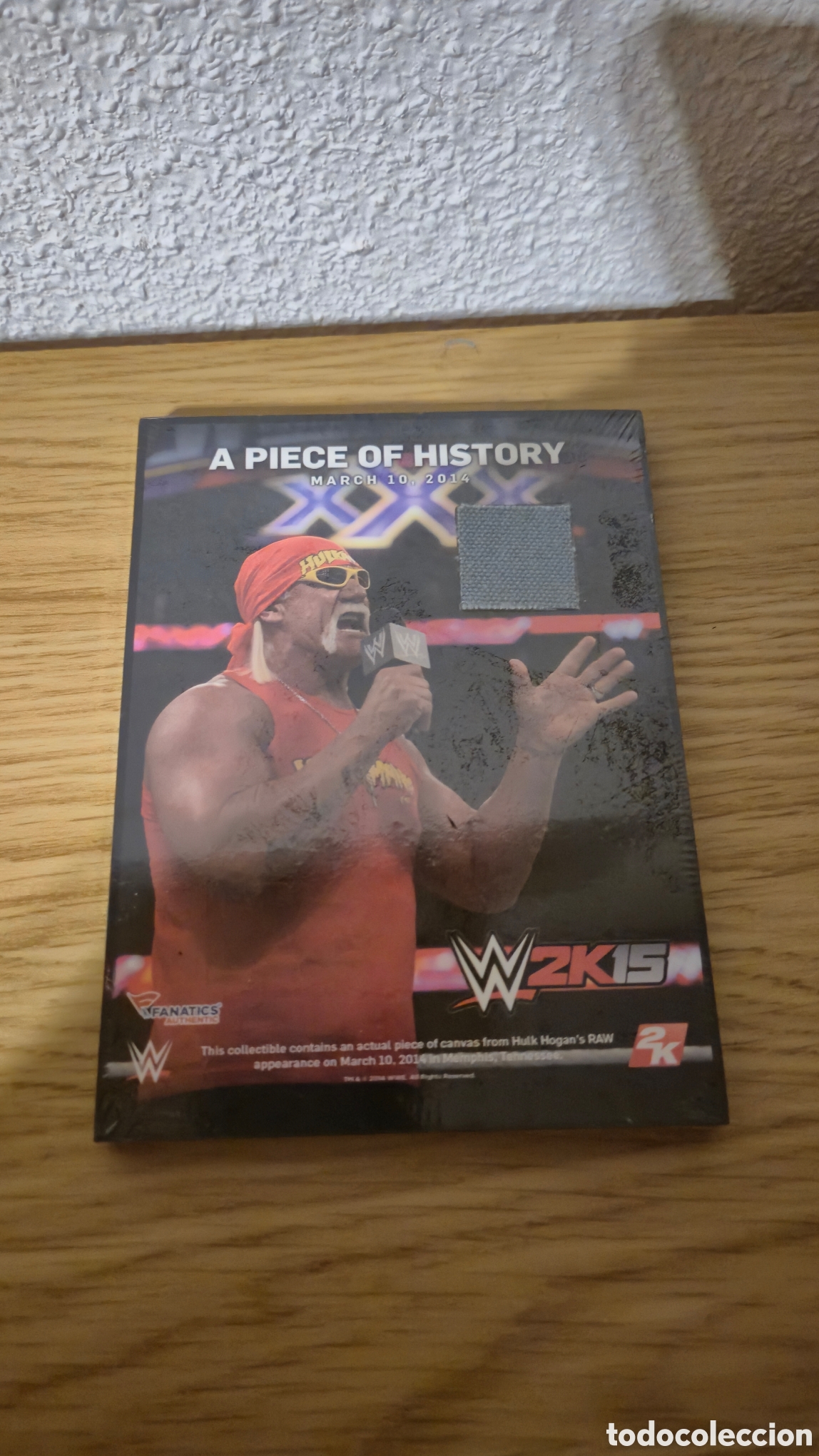 Coleccionismo deportivo: Caja con trozo de loba de un combate original de Hulk Hogan 2014. Del juego ww2k15. Una reliquia