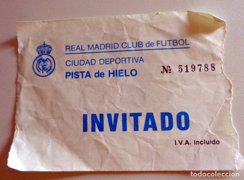 Coleccionismo deportivo: ENTRADA TICKET ANTIGUA A&Ntilde;OS 90 INVITACI&Oacute;N REAL MADRID CF. PISTA HIELO CIUDAD DEPORTIVA