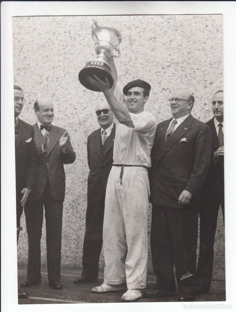 Coleccionismo deportivo: 2 fotograf&iacute;as de pelota vasca Javier Garc&iacute;a Ari&ntilde;o 1957