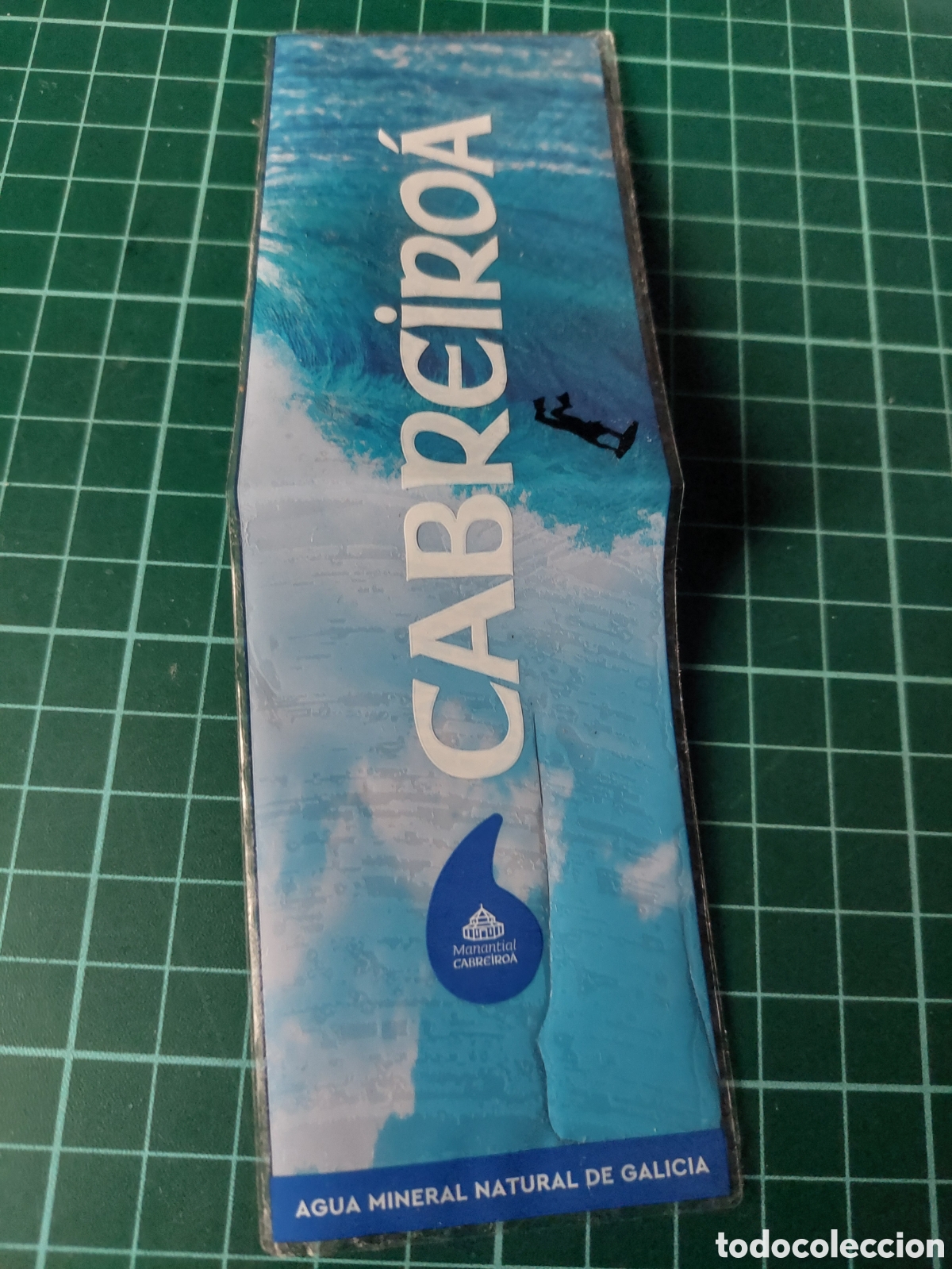 Coleccionismo deportivo: ETIQUETA DEPORTES SURF AGUA MINERAL NATURAL GALICIA CABREIROA 1.5 L