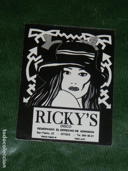Entradas antiguas de conciertos: ANTIGUA INVITACION RICKYS DISCO SITGES - Foto 1
