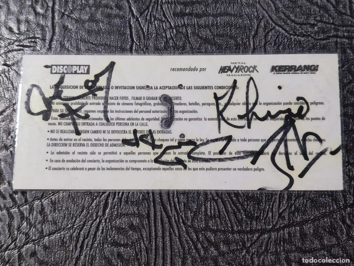 Entradas antiguas de conciertos: Entradas Manowar con aut&oacute;grafos - Foto 2