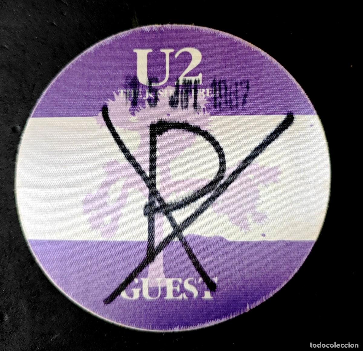 Entradas Antiguas de Conciertos: Invitacion GUEST Concierto U2 The Joshua Tree Tour 15 Julio 1987 Madrid - Pegatina de tela