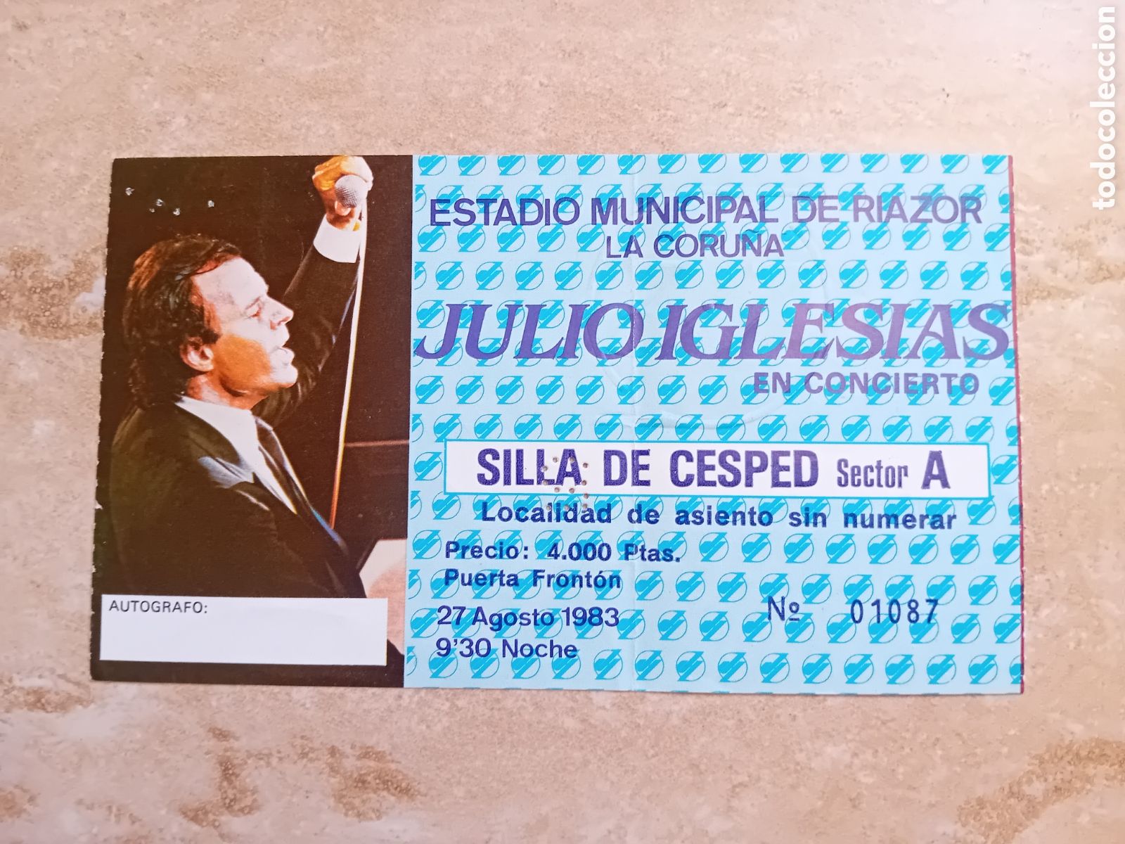 Entradas Antiguas de Conciertos: Entrada concierto Julio Iglesias Estadio Riazor La Coru&ntilde;a 27 agosto 1983