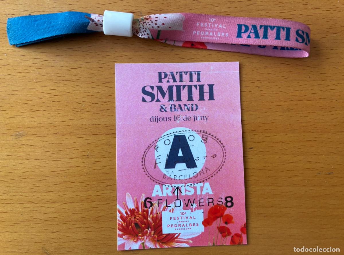 Entradas antiguas de conciertos: Patti Smith. Pase y pulsera. BCN, Pedralbes. lleva el sello de Flowers.