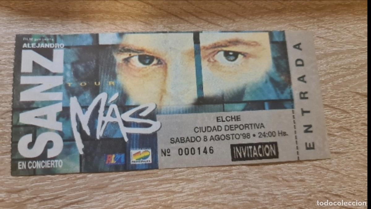 Entradas antiguas de conciertos: Vendo 2 entradas intactas,pase al backstage, foto firmada y 2 fotograf&iacute;a m&iacute;as como prueba feaciente