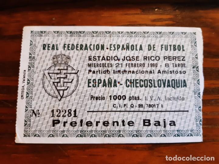 Coleccionismo deportivo: ENTRADA FUTBOL TICKET ESPA&Ntilde;A SELECCION ESPA&Ntilde;OLA CHECOSLOVAQUIA 1990 RICO PEREZ DEBUT RAFA PAZ