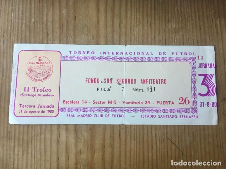 Coleccionismo deportivo: R13870 ENTRADA II TROFEO SANTIAGO BERNABEU (31-8-1980)REAL MADRID BAYERN MUNCHEN BENFICA DYNAMO KYIV