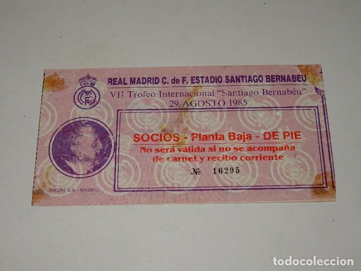 Coleccionismo deportivo: ENTRADA REAL MADRID 4 BAYERN MUNCHEN 2 -(29-8-85) VII TROFEO INTERNACIONAL SANTIAGO BERNABEU