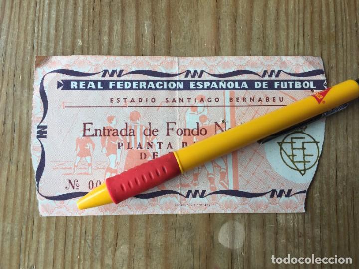 Coleccionismo deportivo: R15502 ENTRADA TICKET FUTBOL ESPA&Ntilde;A 3-0 INGLATERRA (15-5-1960) DEBUT PACHIN DEL SOL Y PEREDA