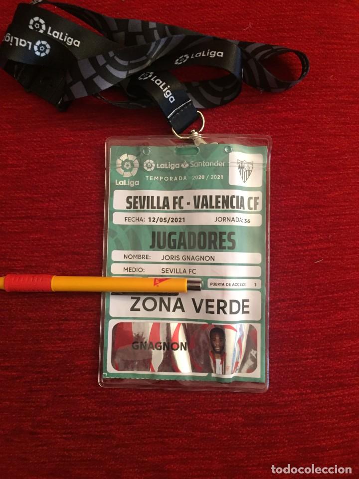 Collectionnisme sportif: R16647 ACREDITACION JUGADOR JORIS GNAGNON ENTRADA SEVILLA 1-0 VALENCIA LIGA TEMPORADA 2020 2021