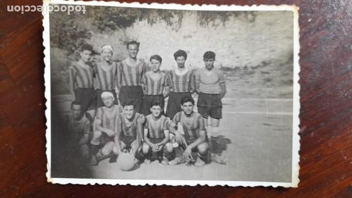 Coleccionismo deportivo: Fotograf&iacute;a equipo de futbol de la poblaci&oacute;n de Torrelles de Llobregat en Barcelona 1954