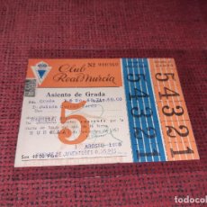 Coleccionismo deportivo: ENTRADA ABONO CLUB REAL MURCIA. 1958, CON SELLO DEL FRENTE DE JUVENTUDES. Lote 341910013