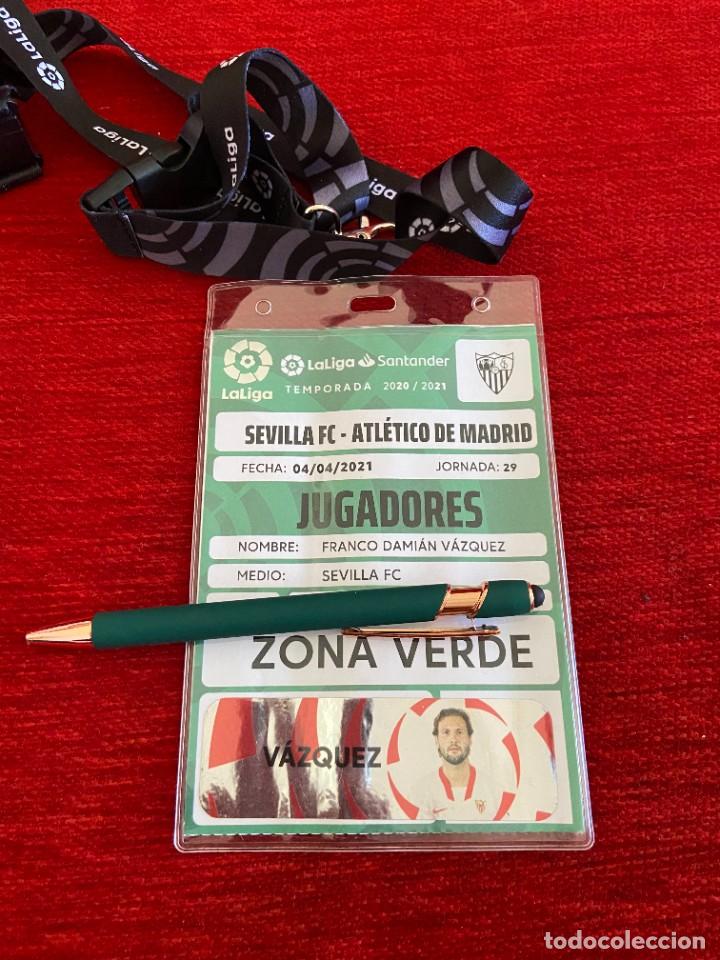Coleccionismo deportivo: R19875 ENTRADA ACREDITACION SEVILLA ATLETICO MADRID LIGA 2020 2021 FRANCO DAMIAN VAZQUEZ CON FOTO