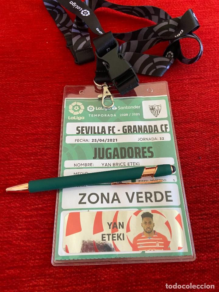 Coleccionismo deportivo: R19906 ENTRADA ACREDITACION SEVILLA GRANADA LIGA TEMPORADA 2020 2021 YAN BRICE ETEKI CON FOTO