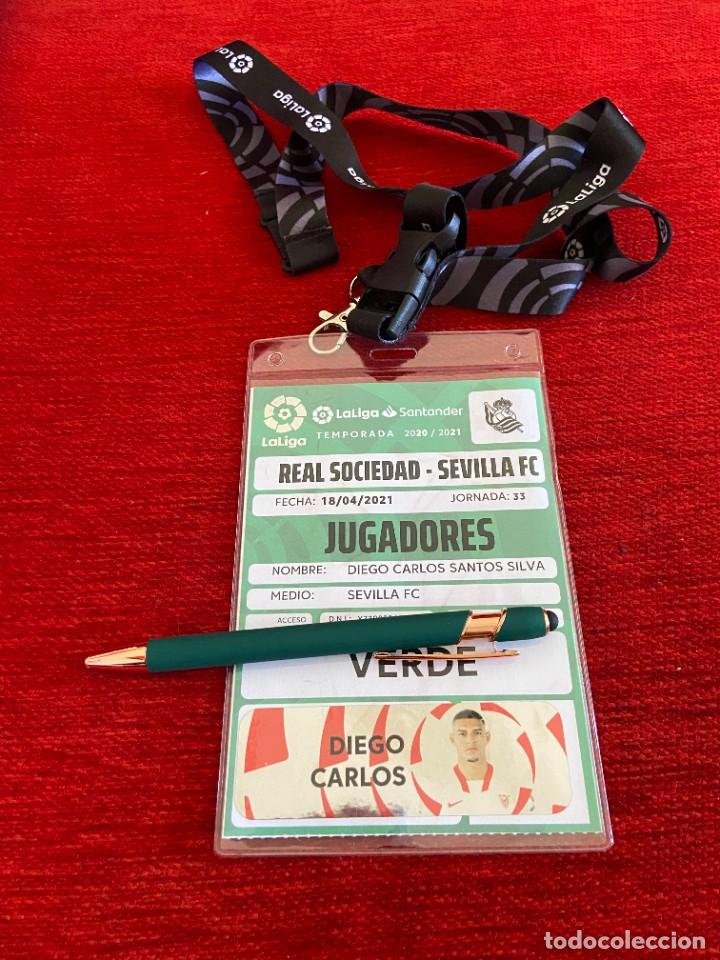 Coleccionismo deportivo: R19921 ENTRADA ACREDITACION REAL SOCIEDAD SEVILLA LIGA 2020 2021 DIEGO CARLOS SANTOS CON FOTO