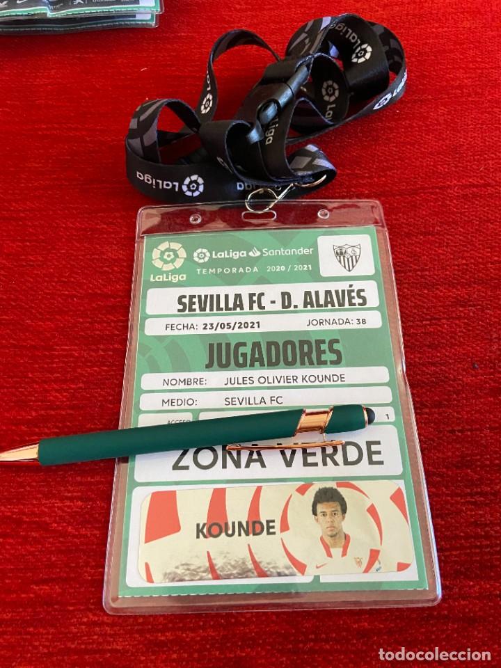 Sports collectibles: R19951 ENTRADA ACREDITACION SEVILLA ALAVES LIGA TEMPORADA 2020 2021 JULES OLIVIER KOUNDE CON FOTO