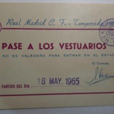 Coleccionismo deportivo: (VI-375)PASE A LOS VESTUARIOS DEL REAL MADRID 18-5-1965. Lote 400954679