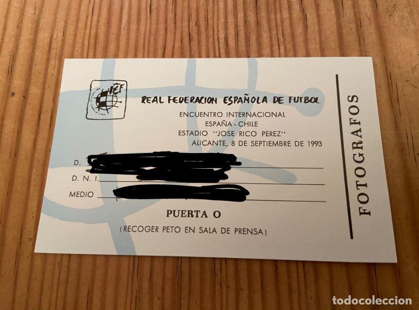 Coleccionismo deportivo: R26299 ENTRADA TICKET ACREDITACION ESPA&Ntilde;A 2-0 CHILE (8-9-1993) DEBUT CAMINERO OTERO CAMARASA