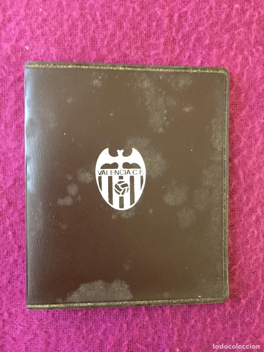 Coleccionismo deportivo: Carterita y Pase al campo del Valencia CF a&ntilde;o 1977 con cupones sin gastar