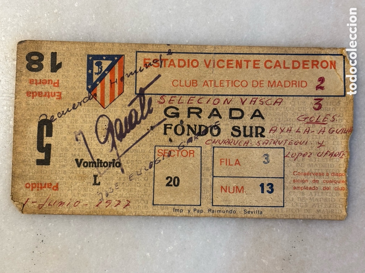 Colecionismo desportivo: Entrada de f&uacute;tbol Homenaja a Garate 1. -6-1977. Autograf&iacute;a. Selecci&oacute;n vasca - At Madrid