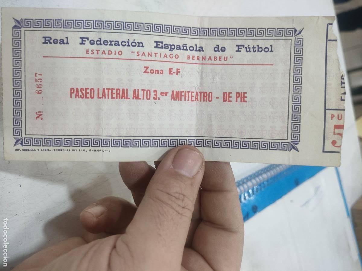 Sports collectibles: Entrada de F&uacute;tbol Antigua SANTIAGO BERNAB&Eacute;U