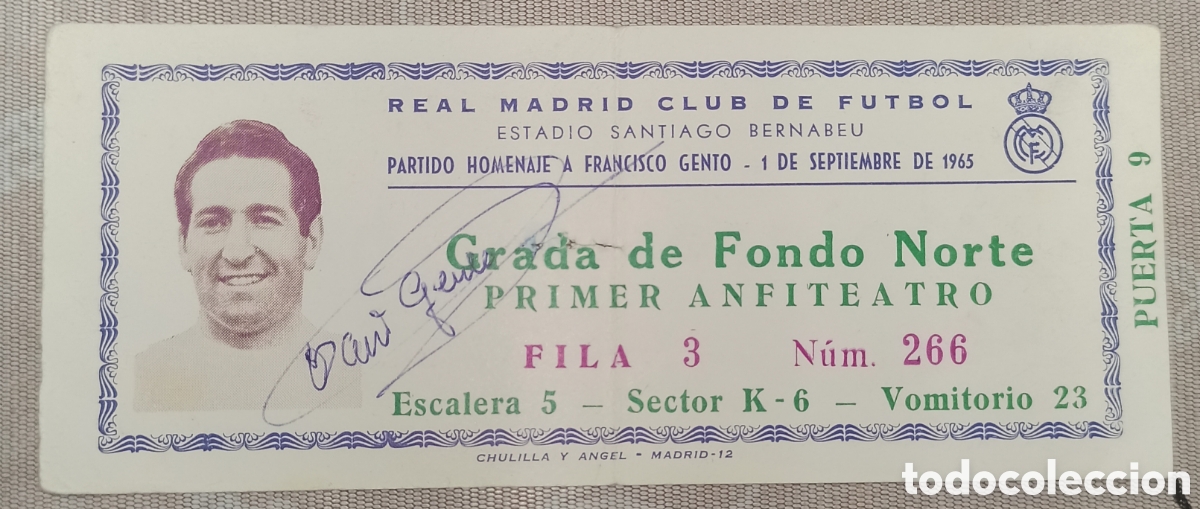 Coleccionismo deportivo: Entrada ticket real Madrid river plate homenaje a paco gento firmada por &eacute;l