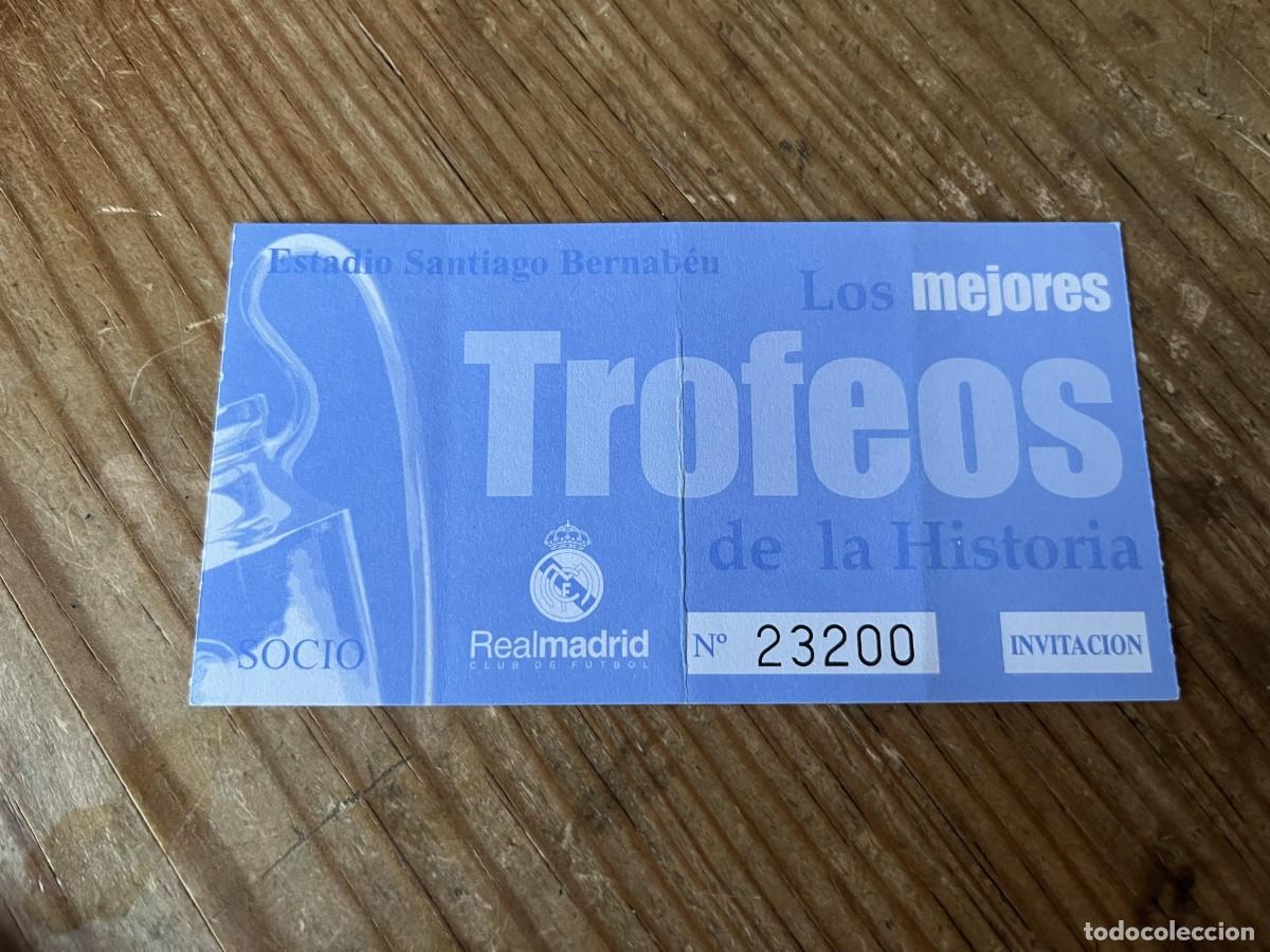 Coleccionismo deportivo: R31638 ENTRADA TICKET FUTBOL MUSEO REAL MADRID MEJORES TROFEOS COPAS SANTIAGO BERNABEU INVITACION