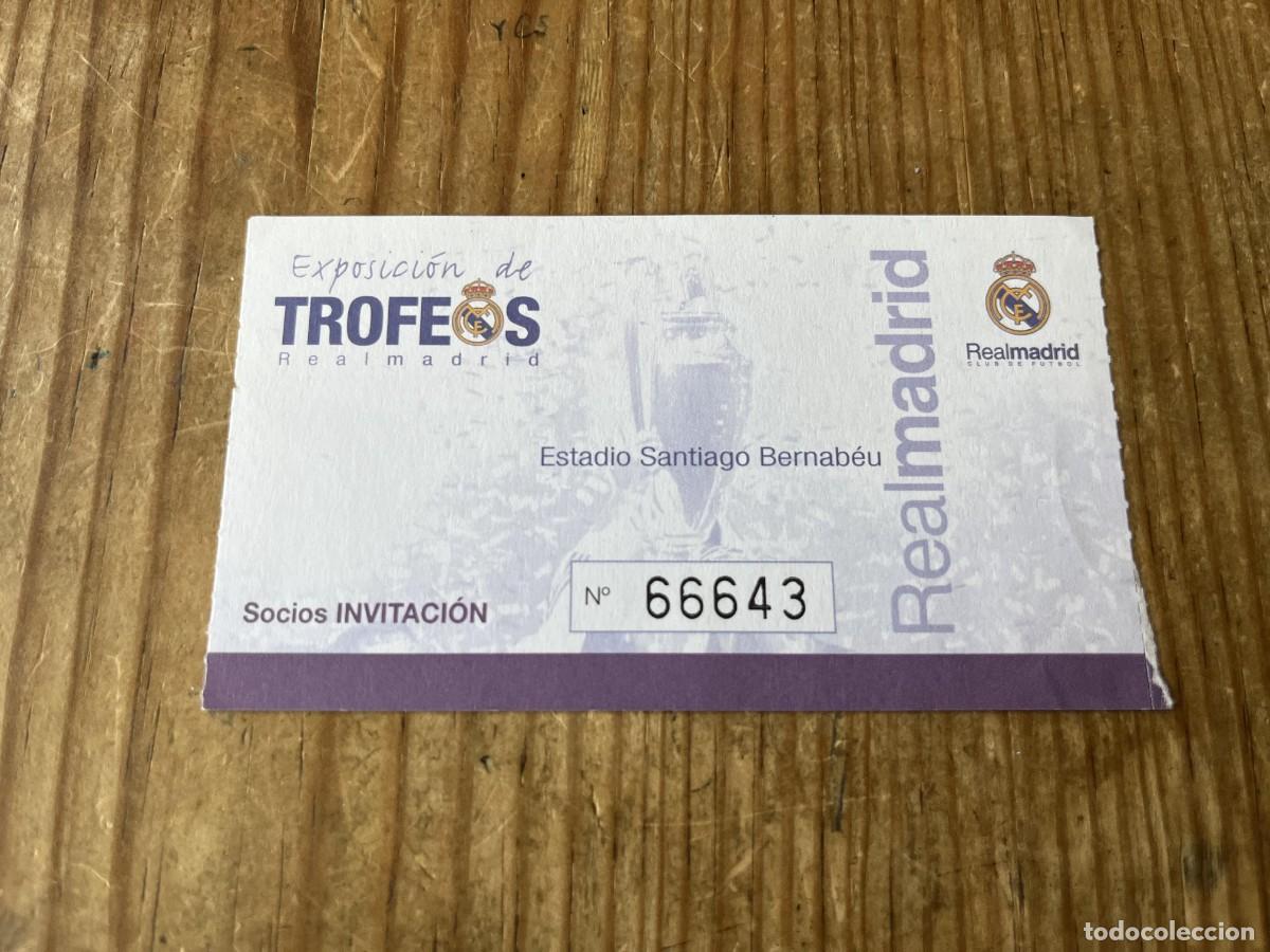 Coleccionismo deportivo: R31771 ENTRADA TICKET MUSEO REAL MADRID EXPOSICION DE TROFEOS ESTADIO SANTIAGO BERNABEU INVITACION