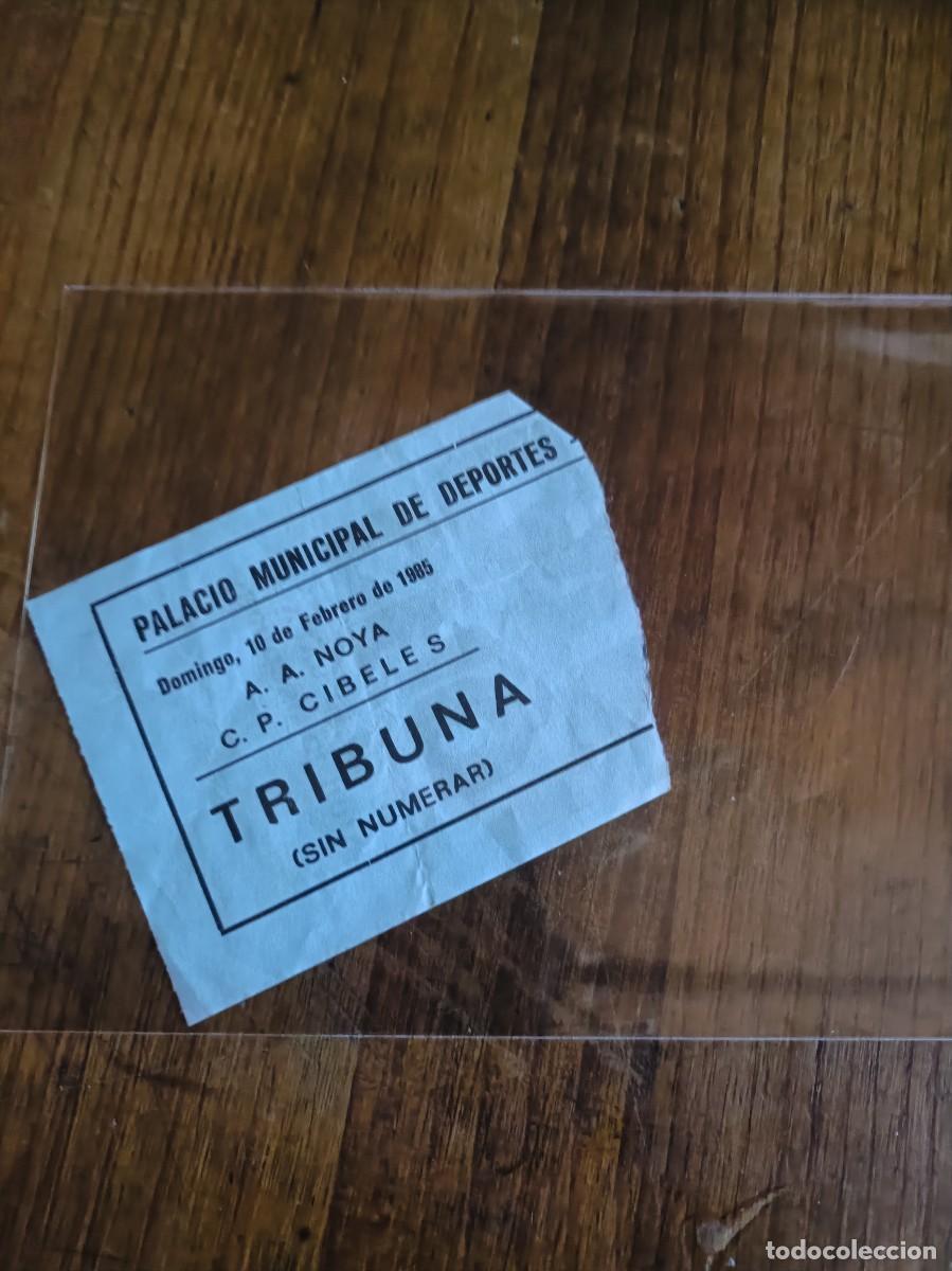 Colecionismo desportivo: ENTRADA TICKET FUTBOL PALACIO DE DEPORTES A.A.NOYA - C.P. CIBELES A&Ntilde;O 1985
