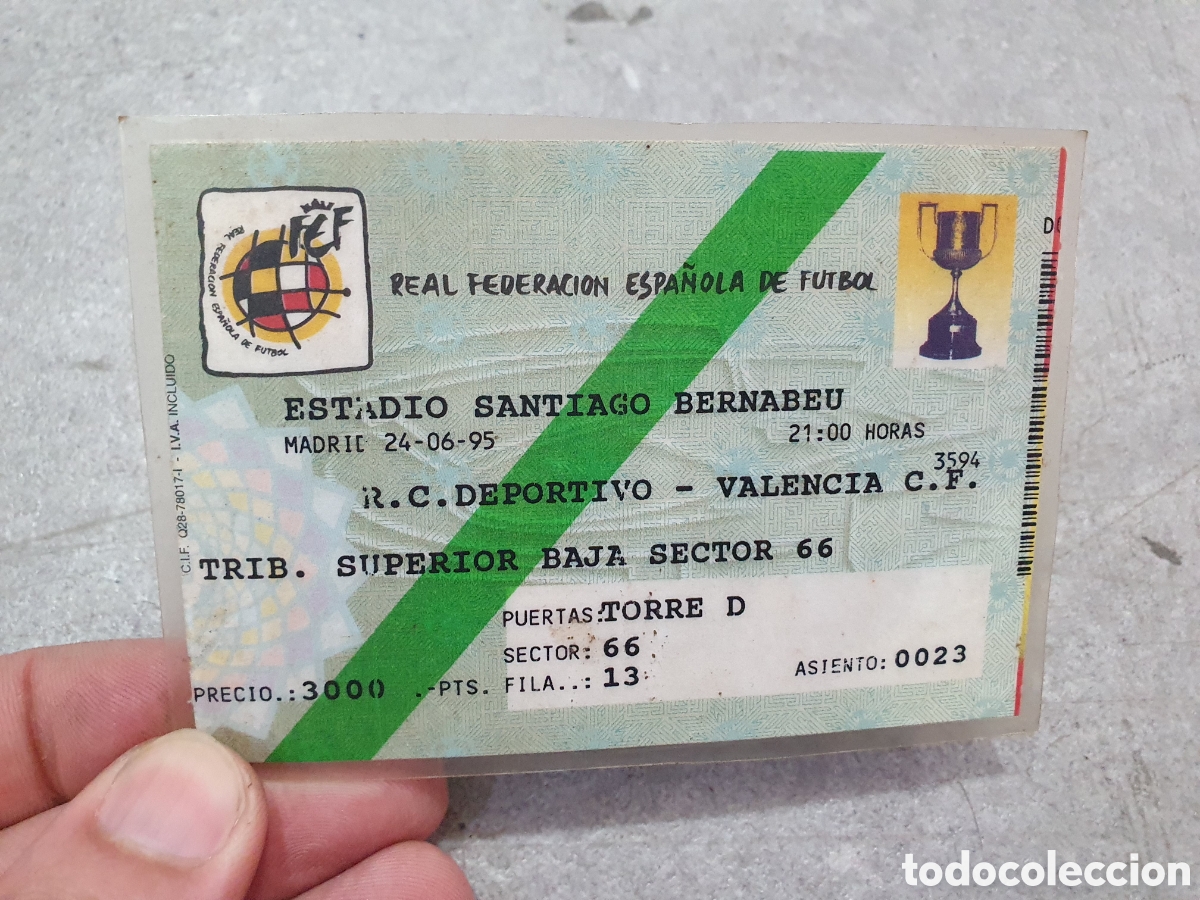 Coleccionismo deportivo: Entrada Deportivo Coru&ntilde;a - Valencia. 1995. (L120)