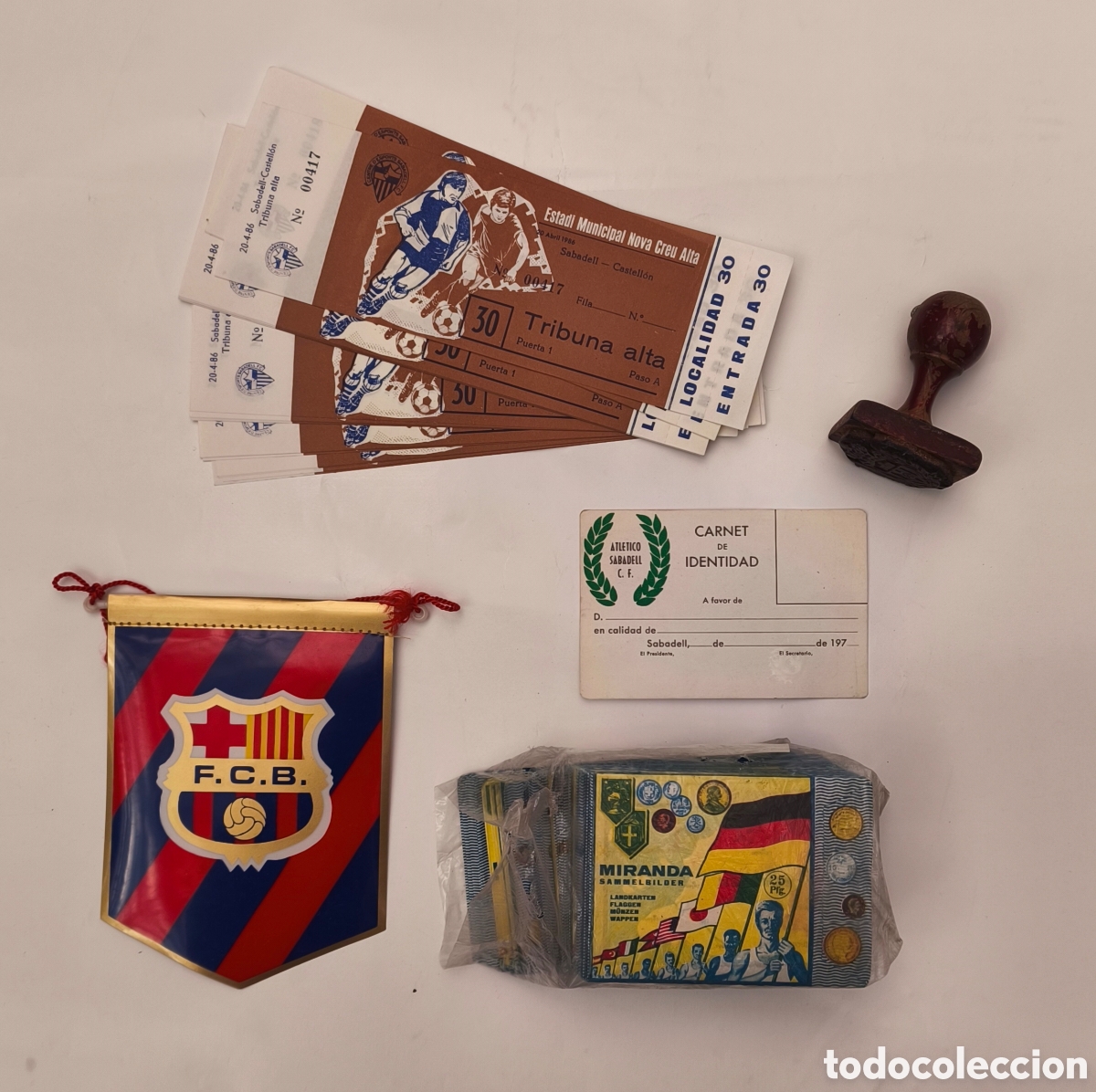 Coleccionismo deportivo: LOTE F&Uacute;TBOL ANTIGUO SABADELL &ndash; ENTRADAS NOVA CREU ALTA, CARNET, SELLO CASTELLAR C.F., BAR&Ccedil;A Y SOBRES