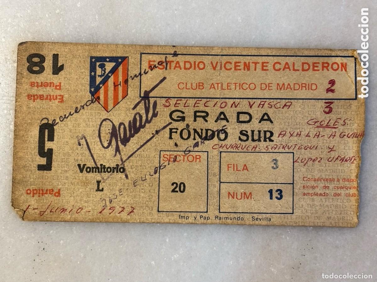 Coleccionismo deportivo: Entrada de f&uacute;tbol Homenaja a Garate 1. -6-1977. Autograf&iacute;a. Selecci&oacute;n vasca - At Madrid