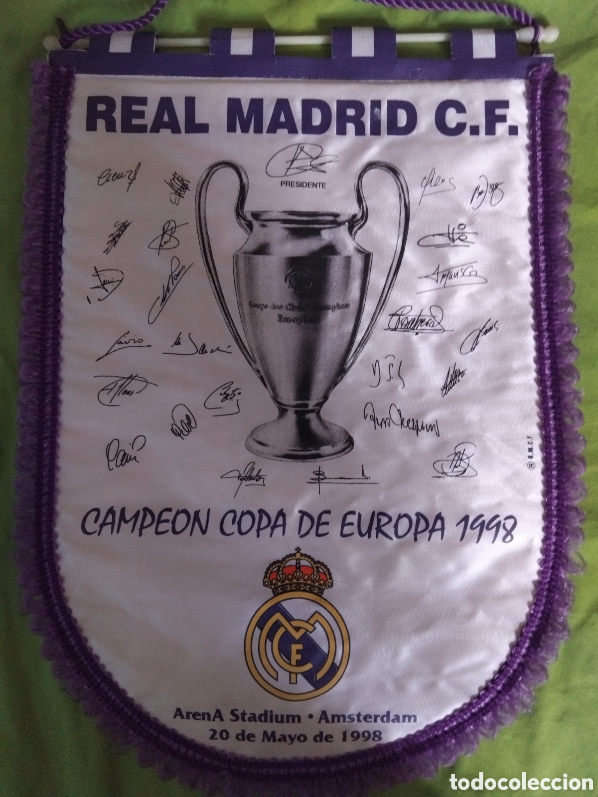 Coleccionismo deportivo: Bander&iacute;n R.Madrid S&eacute;ptima champions 1998