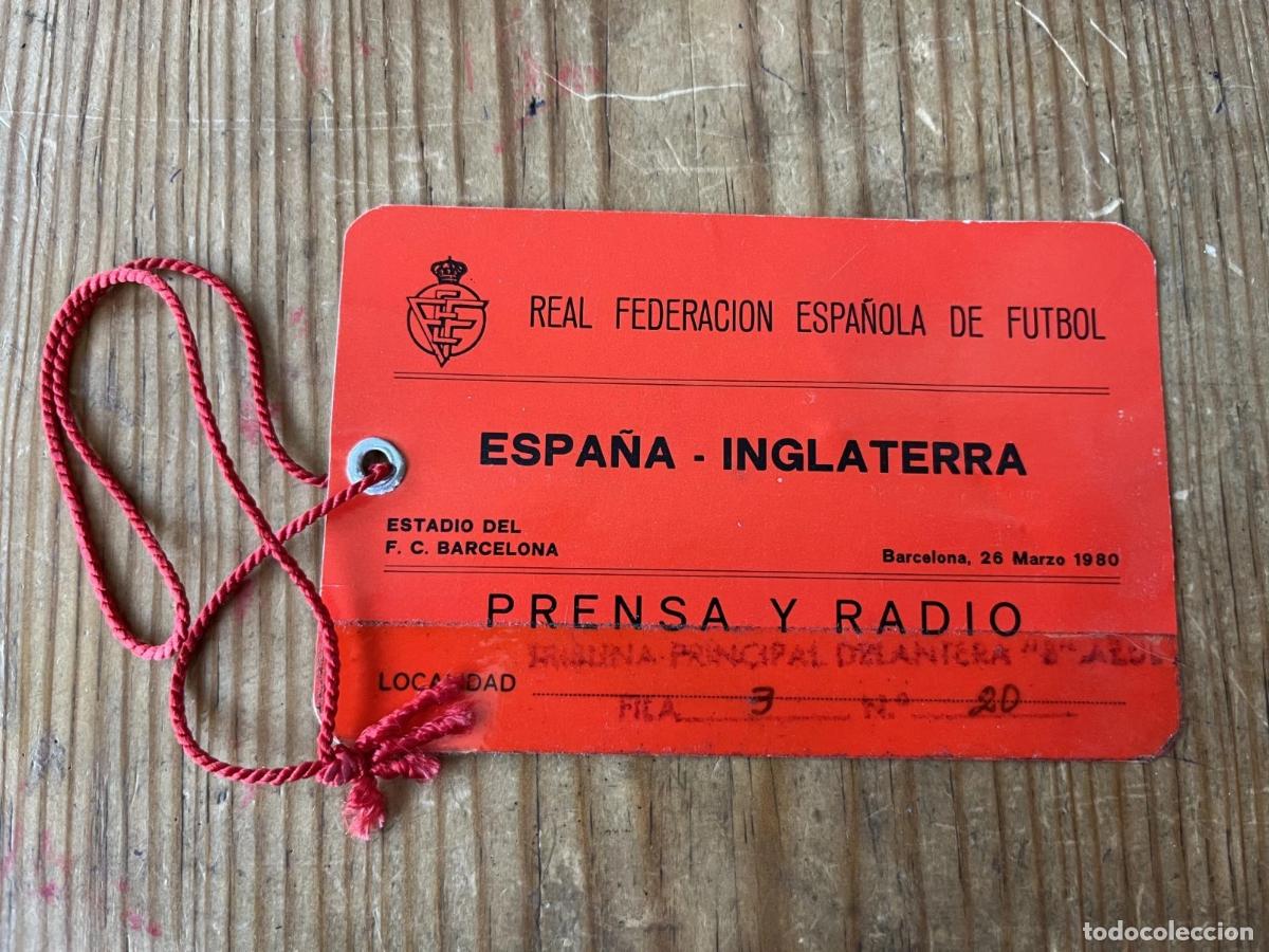 Coleccionismo deportivo: R30853 ENTRADA TICKET ACREDITACION ESPA&Ntilde;A 0-2 INGLATERRA (26-3-1980) AMISTOSO CAMP NOU