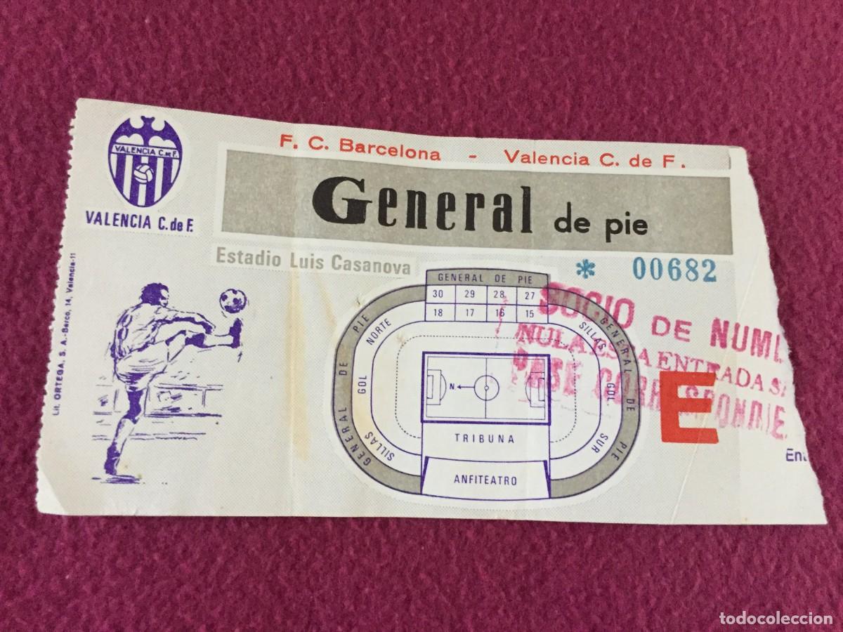 Sports collectibles: ENTRADA VALENCIA CF FC BARCELONA --- 1982