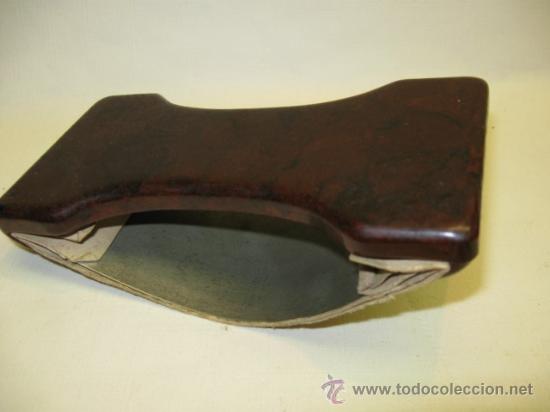 Escrita: SECANTE DE BAQUELITA, PP.SG..XX. EPOCA ART DECO. 1920. MIDE 15CM. X 7 CM.