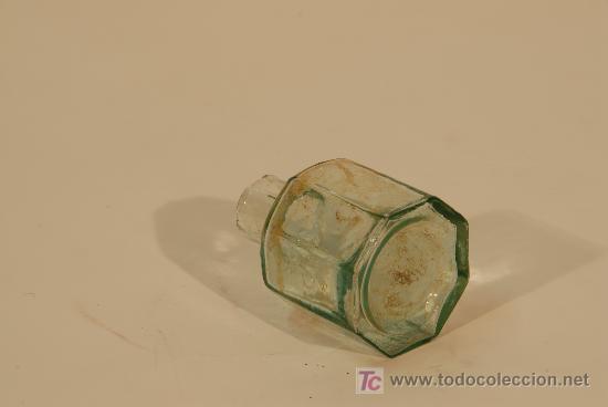 Escriban&iacute;a: Tintero octogonal en vidrio. S. XIX - Foto 2