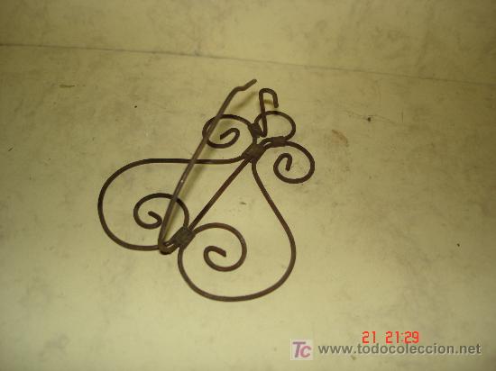 Escriban&iacute;a: ANTIGUO PORTAPAPELES DE ALHAMBRE PARA LA PARED - Foto 1