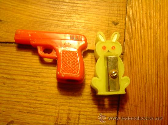 Escriban&iacute;a: 2 SACAPUNTAS EN FORMA DE PISTOLA Y CONEJITO - Foto 1