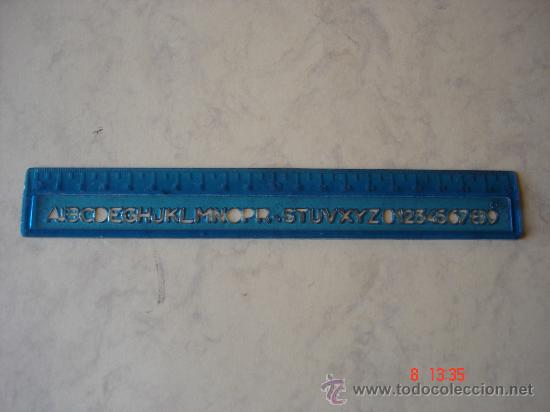 Escriban&iacute;a: REGLA DE PLASTICO - 20 cm. - CON PLANTILLA PARA LETRAS Y NUMEROS - - Foto 1