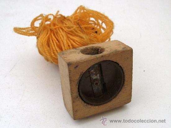 Escriban&iacute;a: sacapuntas con figura de madera (7cm aprox) - Foto 2